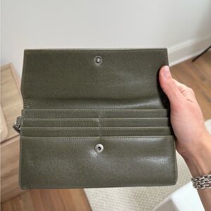 Matt & Nat Forest Green Vegan Leather Clutch Wallet Zip Multi Credit Card Wallet